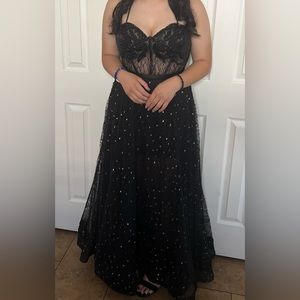 Black lace corset prom dress. Size8